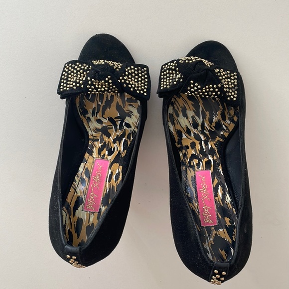 Betsey Johnson black suede gold studded bow tie heels - Picture 3 of 7